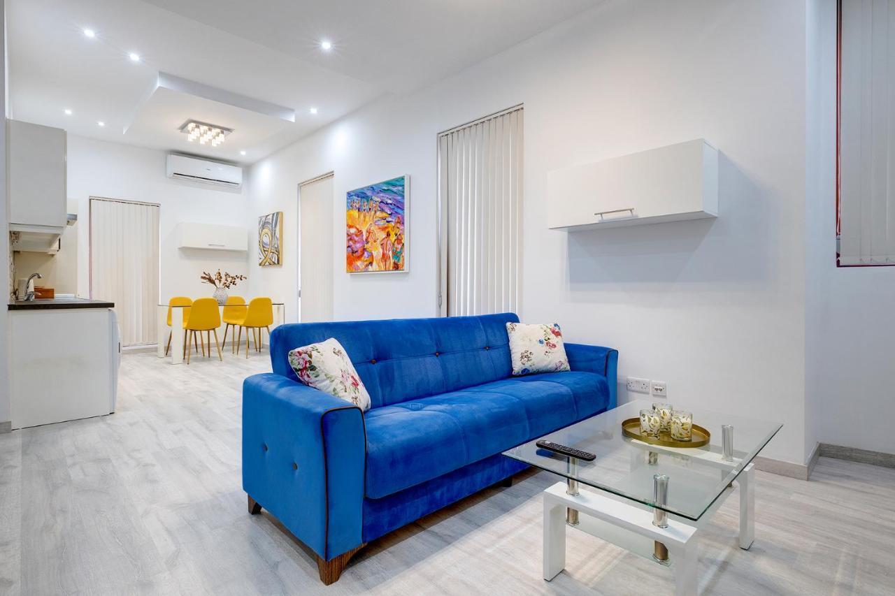 Apartment Picturesque Pad Steps From The Seafront