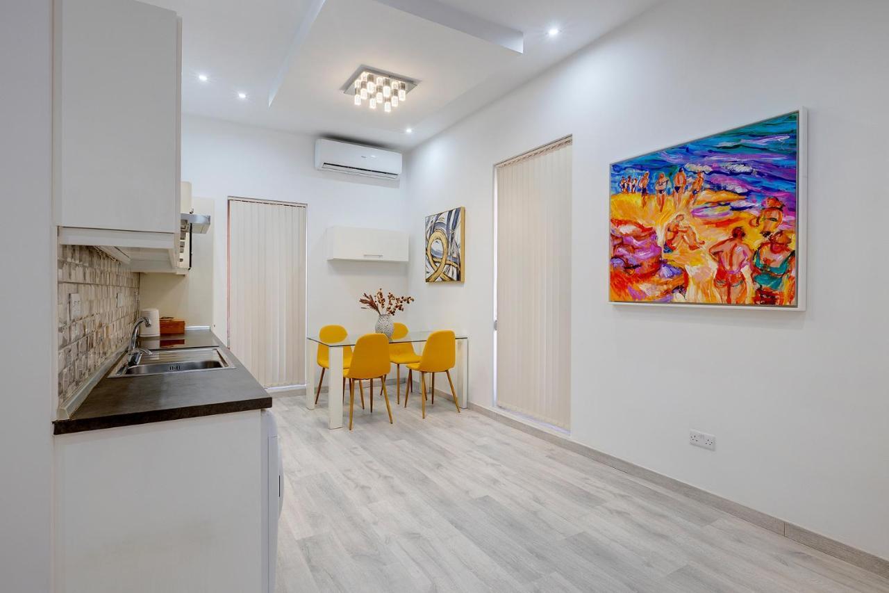 Picturesque Pad Steps From The Seafront Apartment Sliema
